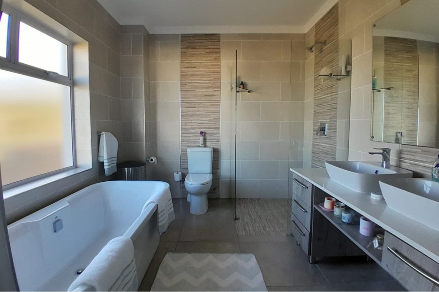 4 Bedroom Property for Sale in Yzerfontein Western Cape
